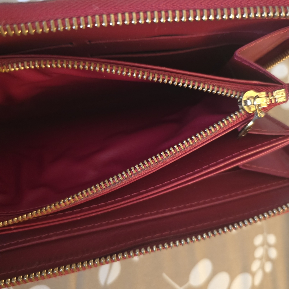 Red Vernis Louis Vuitton Wallet - Picture 10 of 11